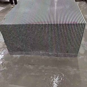 广州芝麻白毛板荒料切割